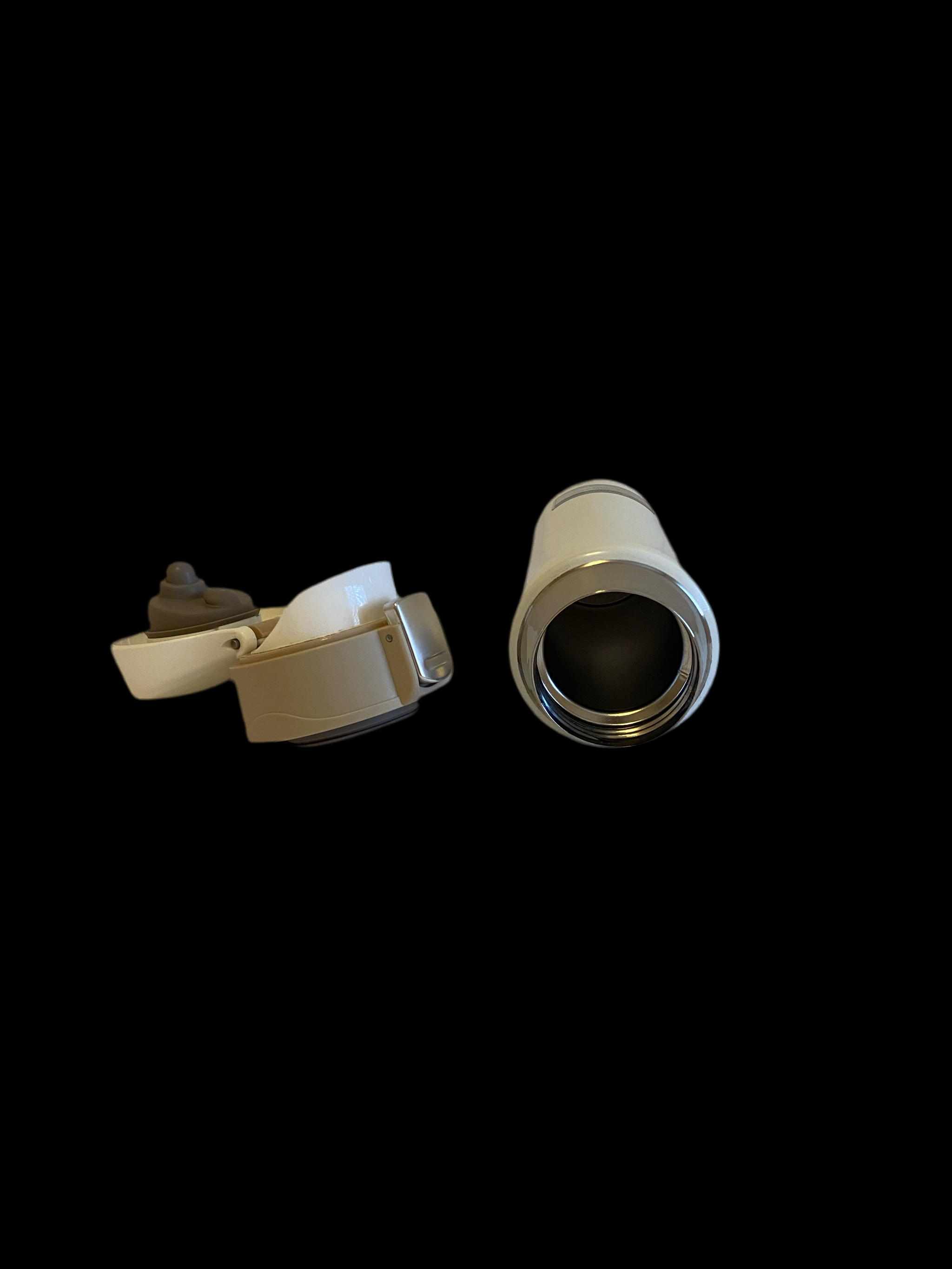 Travel  vacuum-insulated mug